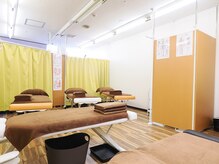 明るい店内でお待ちしております！