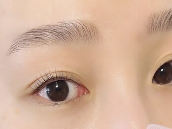 アシュリー(Ashley)の写真/【SNSで話題の眉毛ハリウッドブロウリフト＋韓国で話題のブラックティントパーマ】お得なクーポンあり♪