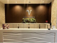 サロン ド ヴィーナス 行田店の雰囲気（温かみのある受付になっております[痩身、小顔・リフトアップ]）