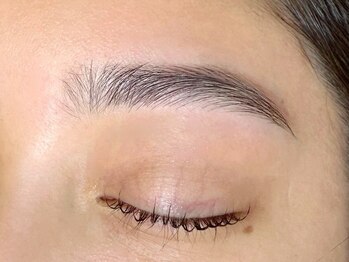 シルドゥリーナ(cil de rina)の写真/【眉毛迷子はもう卒業！】自眉毛を活かしたナチュラル眉毛で、ノーメイクでも出かけられる眉に！
