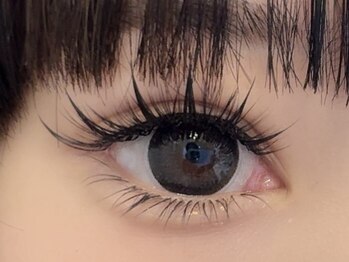 アオイ アイラッシュ 大久保店の写真/＜大きな瞳×上向き目尻♪人気のネコ目に大変身！＞魅力を引き出すデザインをご提案◎存在感抜群の目元に♪