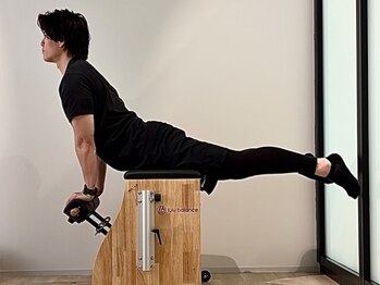 アスフロウ(Us Flow)/猫背解消!チェアピラティス