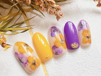 アミネイルズ(AmiNails)/手描きビオラネイル♪