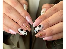モニカ(MONICA)/手書きお花ネイル♪
