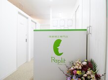 ラプリ 大阪心斎橋店(Raplit)/入口に「Raplit」の可愛いロゴ。
