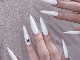 ワンポイントイニシャルネイル