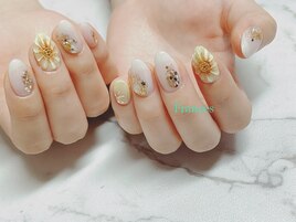 ぷっくりひまわりネイル