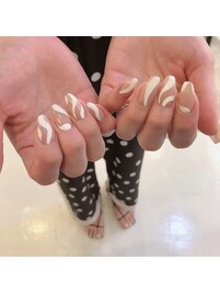 ホワイトうねうねネイル