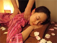 癒のハウス/ハイパーナイフで背中を脂肪分解