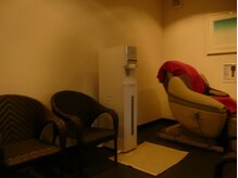 クールダウン室に無料RO（逆浸透膜浄水）冷・温水完備。