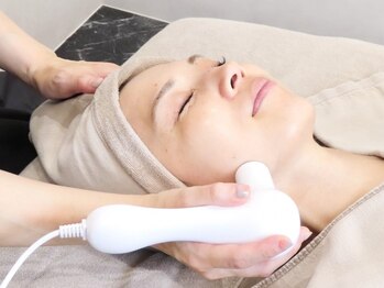 オーク ナチュリ 成城学園前(OAK×NACHUL)の写真/当店小顔No.2★最新高周波×頭蓋骨小顔矯正×首肩調整マッサージ！小顔と姿勢改善を同時に◎¥31900→¥9900