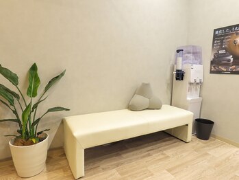 手の温もり整体院 池袋 要町店/待合スペース
