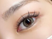 《ボリュームラッシュ》フワフワに隙間を埋めボリュームを出してくれます。