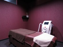 グロー(GLOW)の雰囲気（施術のお部屋です！個室なので安心して施術を受けて頂けます！）