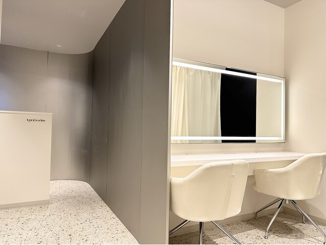 beauty salon W／eyeblow bar