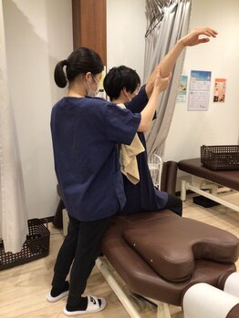 くまのみ整骨院 武蔵浦和院/腕の上がりを確認します！