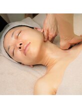 ブリリアント(Brilliant)/デコルテリンパマッサージ