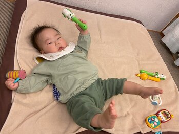 子育てママの整体サロン/施術中のお子様の様子