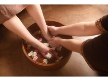 テラ(THERA)/施術前はフットバスでリラックス