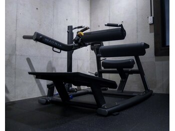 ビエネスタジムトウキョウ 青山(BIENESTAR GYM TOKYO)/【最新マシン】ヒップスラスト