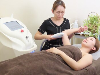 ジュライ(JULY)の写真/納得の結果出し!!イオン導入プレミアム全身脱毛（顔VIO込）¥5980ゴッソリ抜けを体感ならJULYへ★