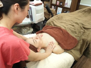 プライムエス/デコルテマッサージ