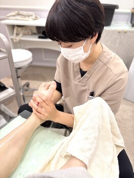 フリーシャ いせさき店(freesha)の写真/大人女性の為の落ち着いた空間で、フットリフレから巻き爪などのトラブルケアまで足元を美しく！