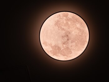 グリーンノア鍼灸院/月の照明