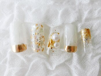 ネイリシャス(NAILICIOUS)/ゴージャスなホワイト&ゴールド