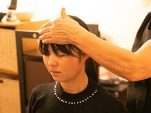 グリーン(Green)/椅子に座ったチャンピサージ