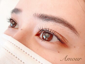 アムール(Amour)の写真/最強ティント＊韓国発♪高持続マスカラパーマ導入！最後にブラックエッセンスで黒艶仕上げ♪