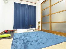 千歳クラシックの雰囲気（店内は紺色を基調とした落ち着いた雰囲気◎）