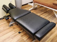 身体に負担の少ないカイロベッドで首から骨盤までの骨格矯正