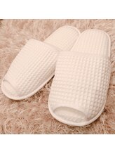 サロンドボーテ アグライア(Salon de beaute AGLAIA)/フワフワの洗いたてスリッパ