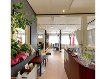 ケンビラク(Kenbiraku 健美楽)の雰囲気（白が基調　綺麗で清潔な店内　空気感染対策　優しく明るい接客　）