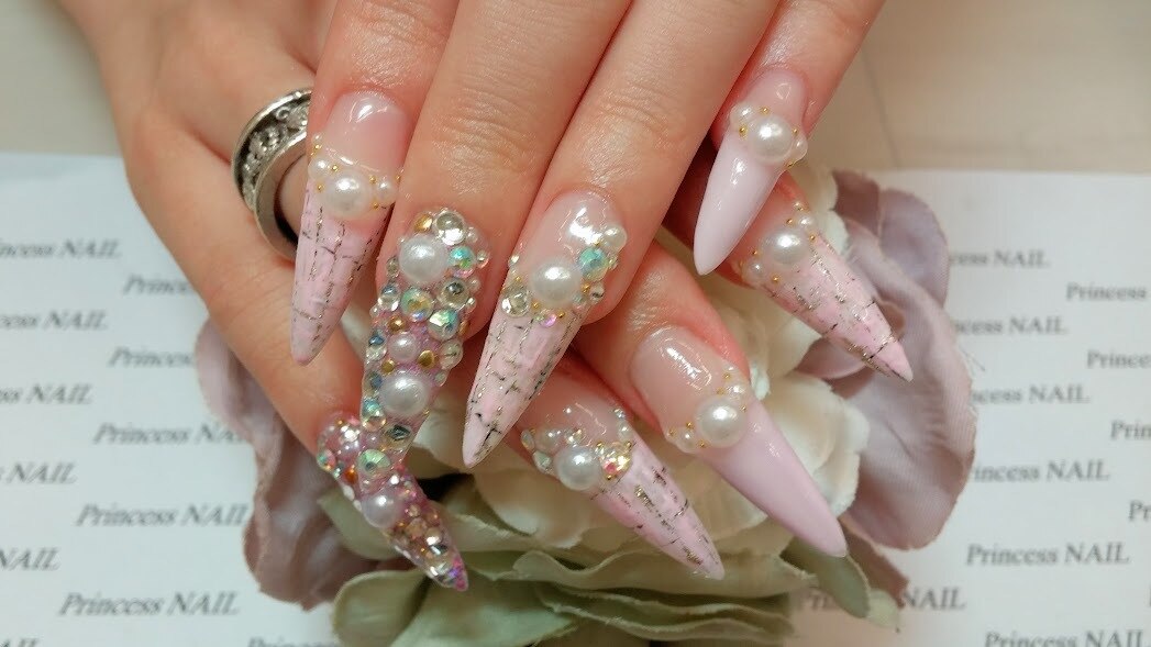 3Dネイルパーツ♡姫様♡ 2025年秋トレンド】姫のネイルデザイン集｜