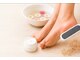 アグ ヘアー クイ 長潟 アイネイル(Agu hair kuih)の写真/硬くなってしまった足裏やかかとの角質を取り除きます！ツルツルのかかとを是非ご体験してみてください♪