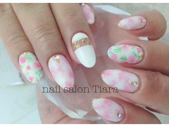 ティアラ(Tiara)/オトナ可愛いデザイン