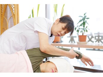 くるみ整体療術院/整体-肩関節ストレッチ