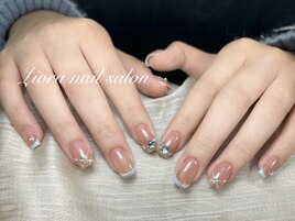 大人気フレンチネイル
