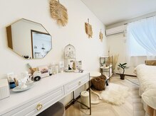 インテリアにもこだわり日当たりのよい明るいサロンです！