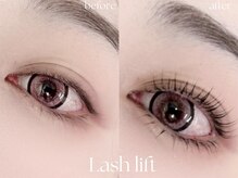 上下まつげを根元から立ち上げてぱっちり目元に◎ビューラー不要