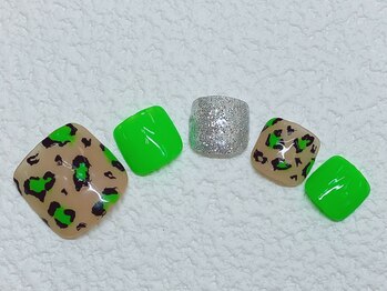 ネイルアンドアイラッシュサロンR/ネオンレオパード