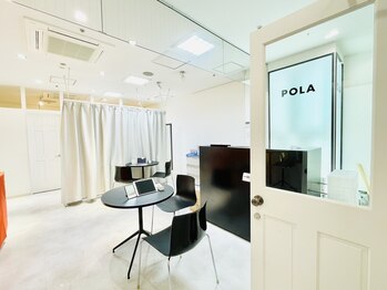 ポーラ 万代シティ店(POLA)/明るく開放的な店内
