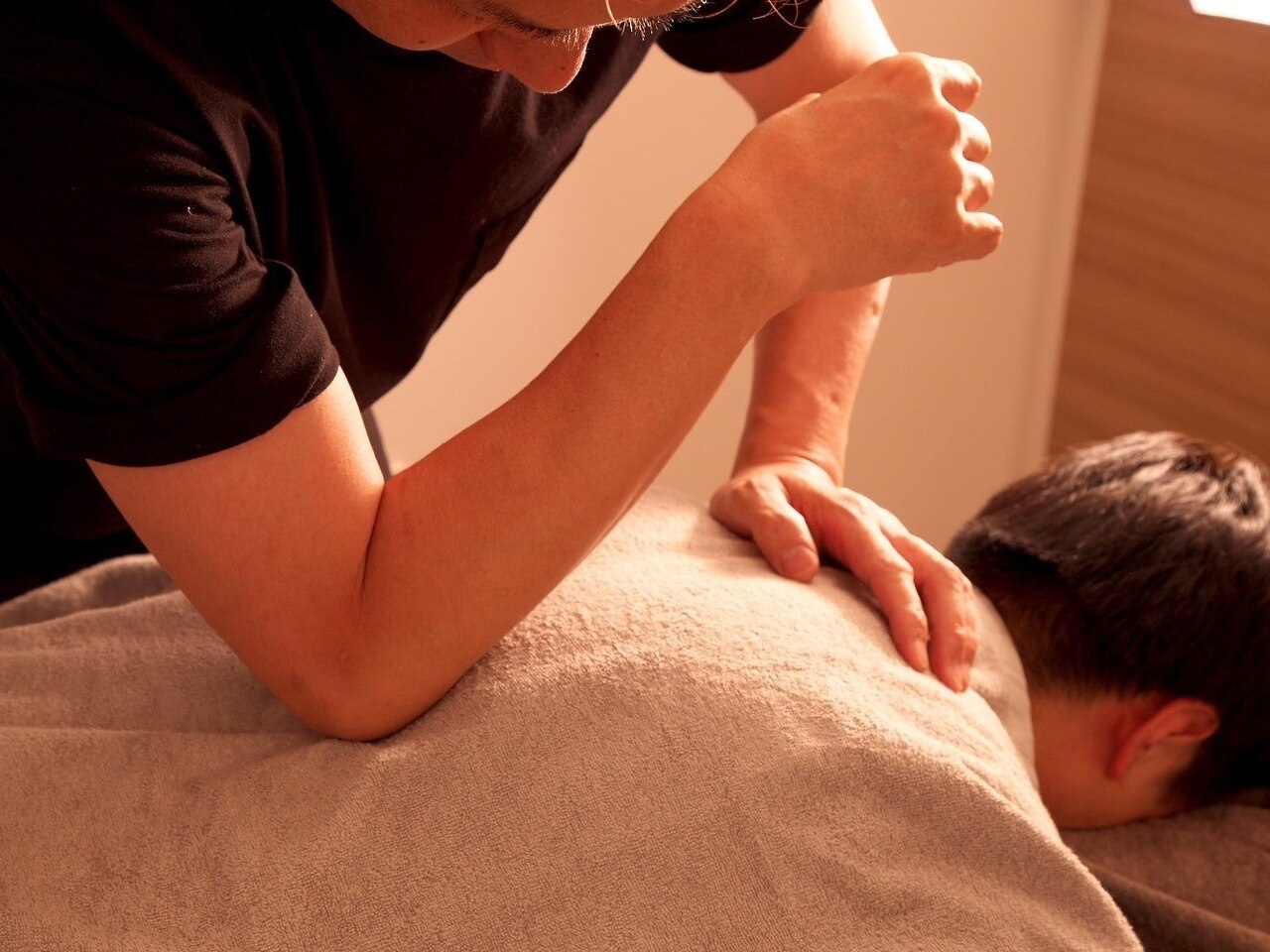 【ゆったり贅沢時間】もみほぐし+足つぼ+ヘッドスパ+ハンド 120分　\9700