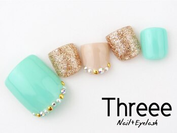 スリーネイルプラスアイラッシュ(Threee Nail+Eyelash)/パール×スタッズネイル