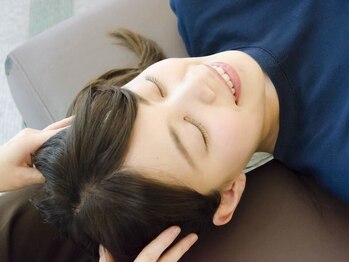 リラク 新横浜プリンスホテル店(Re.Ra.Ku)の写真/PC作業やスマホによる眼精疲労、目や頭・首肩のお疲れをドライヘッドスパで徹底ケア!