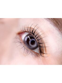 ナチュラル上品な目元にしたい