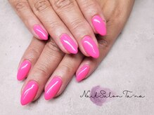 シンプルなワンカラーで綺麗なお手元に☆