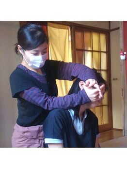 タイ古式マッサージ ディー 立川店の写真/タイ古式マッサージで肩甲骨周りを動かし血行を促進!ストレッチと呼吸を通じて血行促進し!肩の強張りを改善